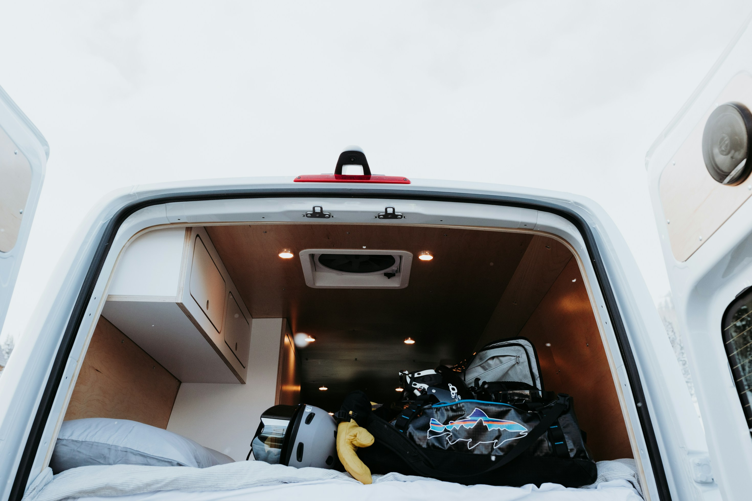 Close up van een bed in een camper