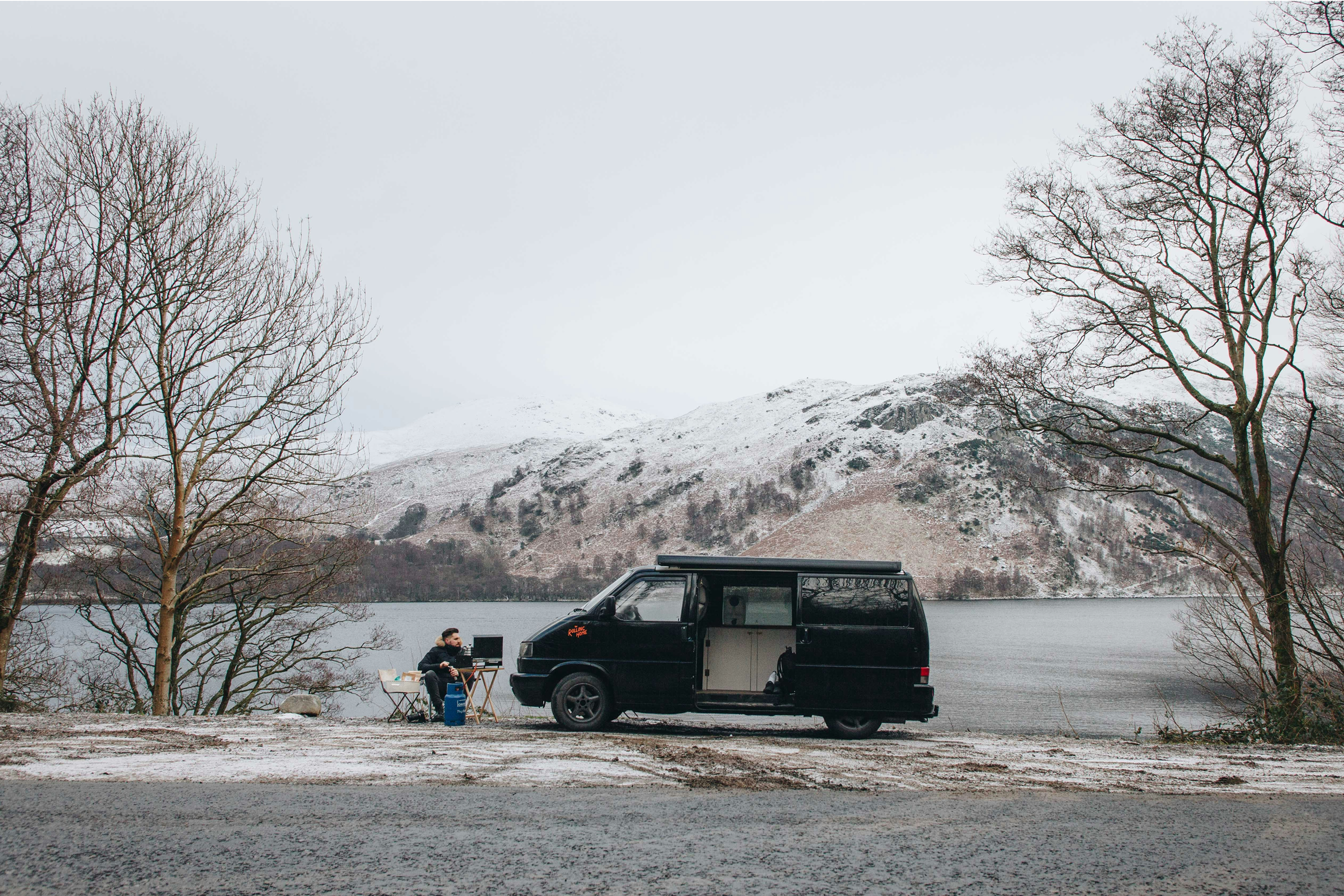Ga je vaak kamperen in de winter? Camper buiten in de winterzon